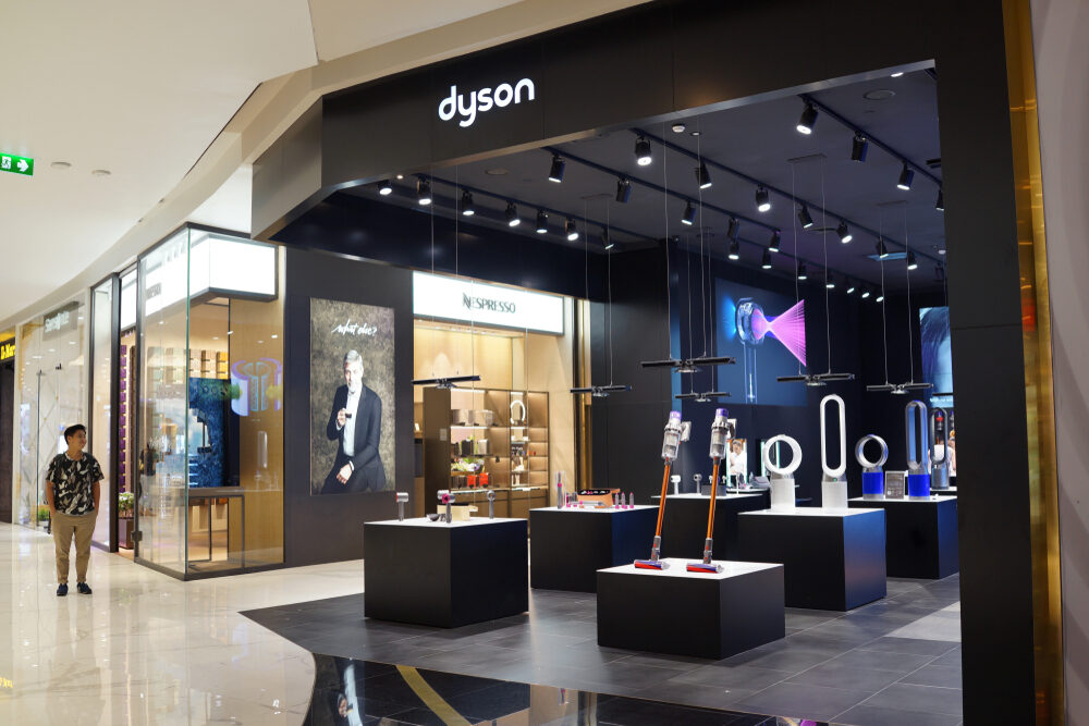 Dyson lancia Corrale CoolShine e Airsmooth: innovazioni nel mondo della bellezza