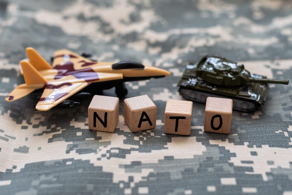 NATO Interrompe Esercitazione Navale Russa: Rilevato Dispositivo per Attacchi ai Cavi Sottomarini