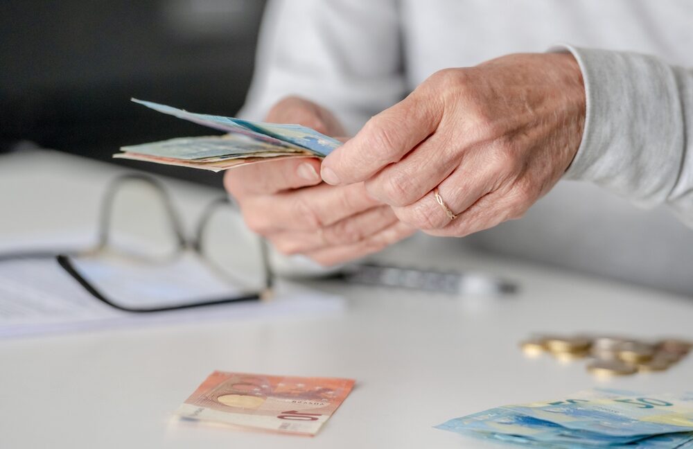Pensioni: la proposta di uscita a 64 anni con uso del TFR sotto accusa dalla Cgil